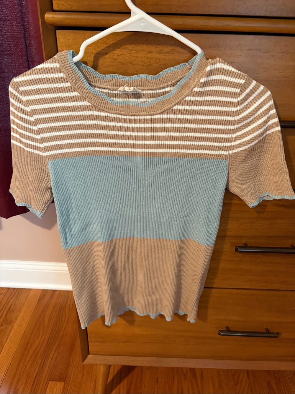 Hem & Thread Tan, White & Light Blue Striped Ribbed ShortSleeve Top size small